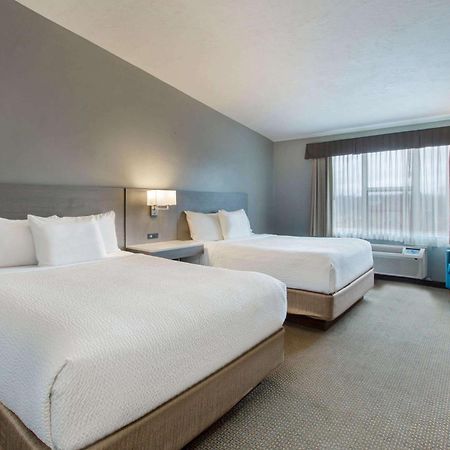 Days Inn & Suites By Wyndham Moncton Dış mekan fotoğraf