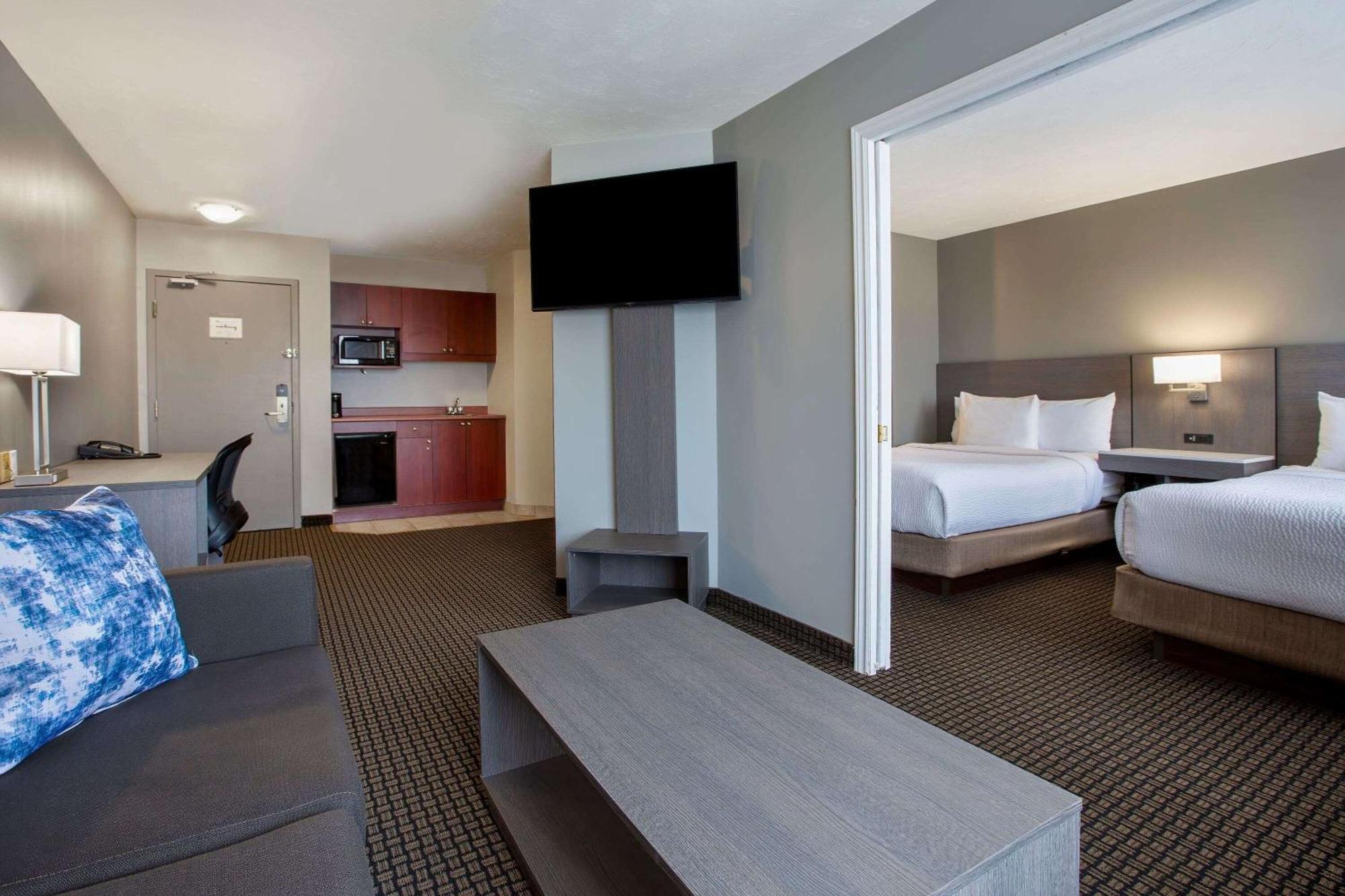 Days Inn & Suites By Wyndham Moncton Dış mekan fotoğraf