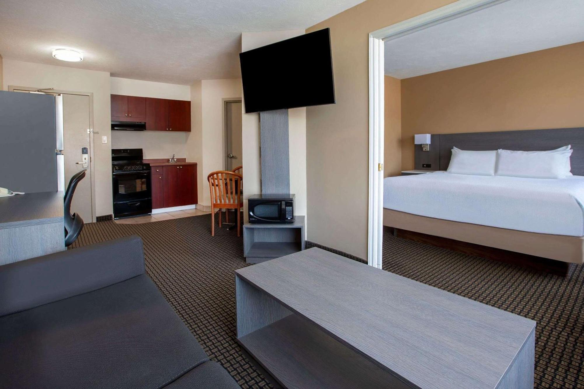 Days Inn & Suites By Wyndham Moncton Dış mekan fotoğraf