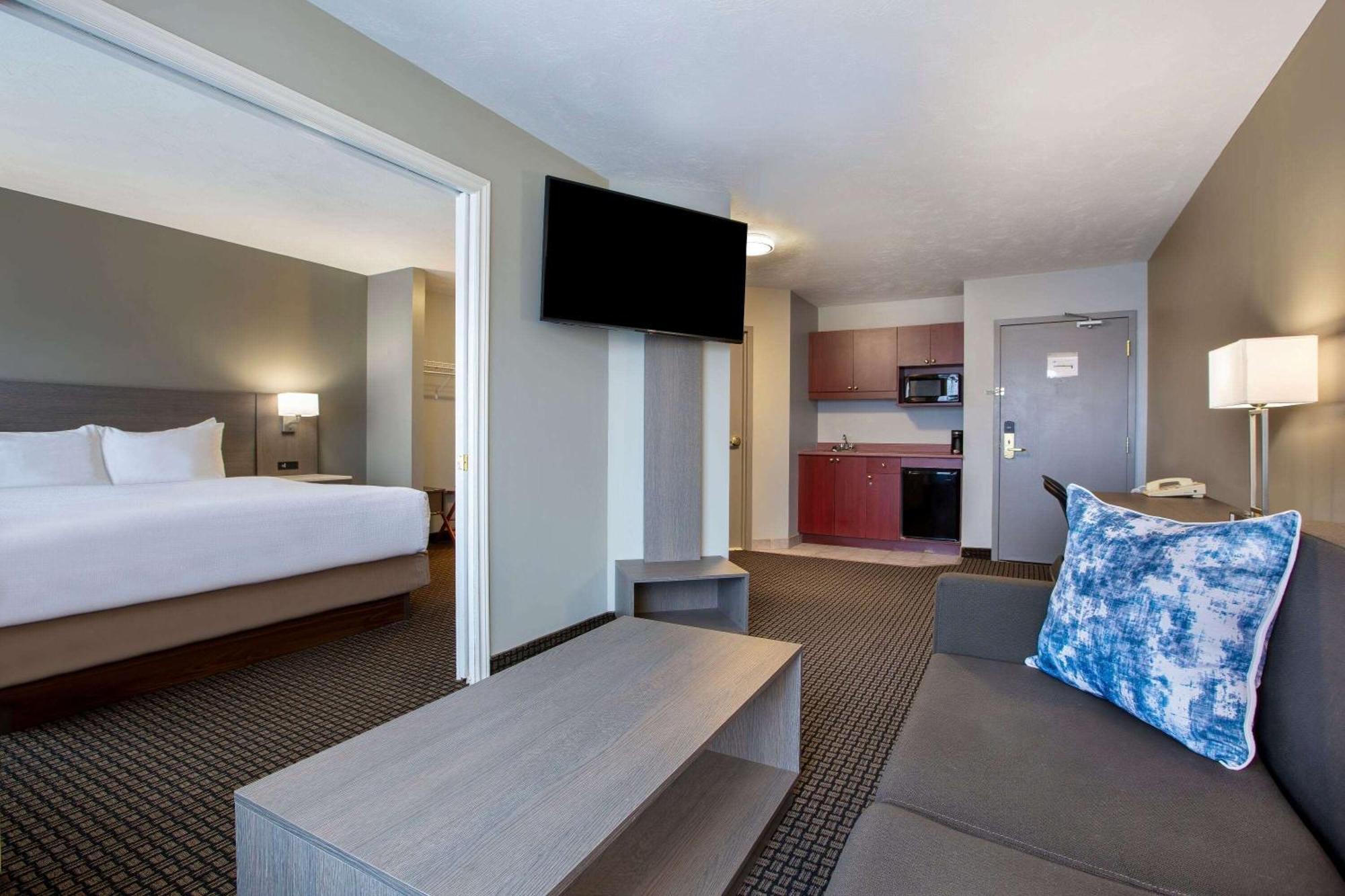 Days Inn & Suites By Wyndham Moncton Dış mekan fotoğraf