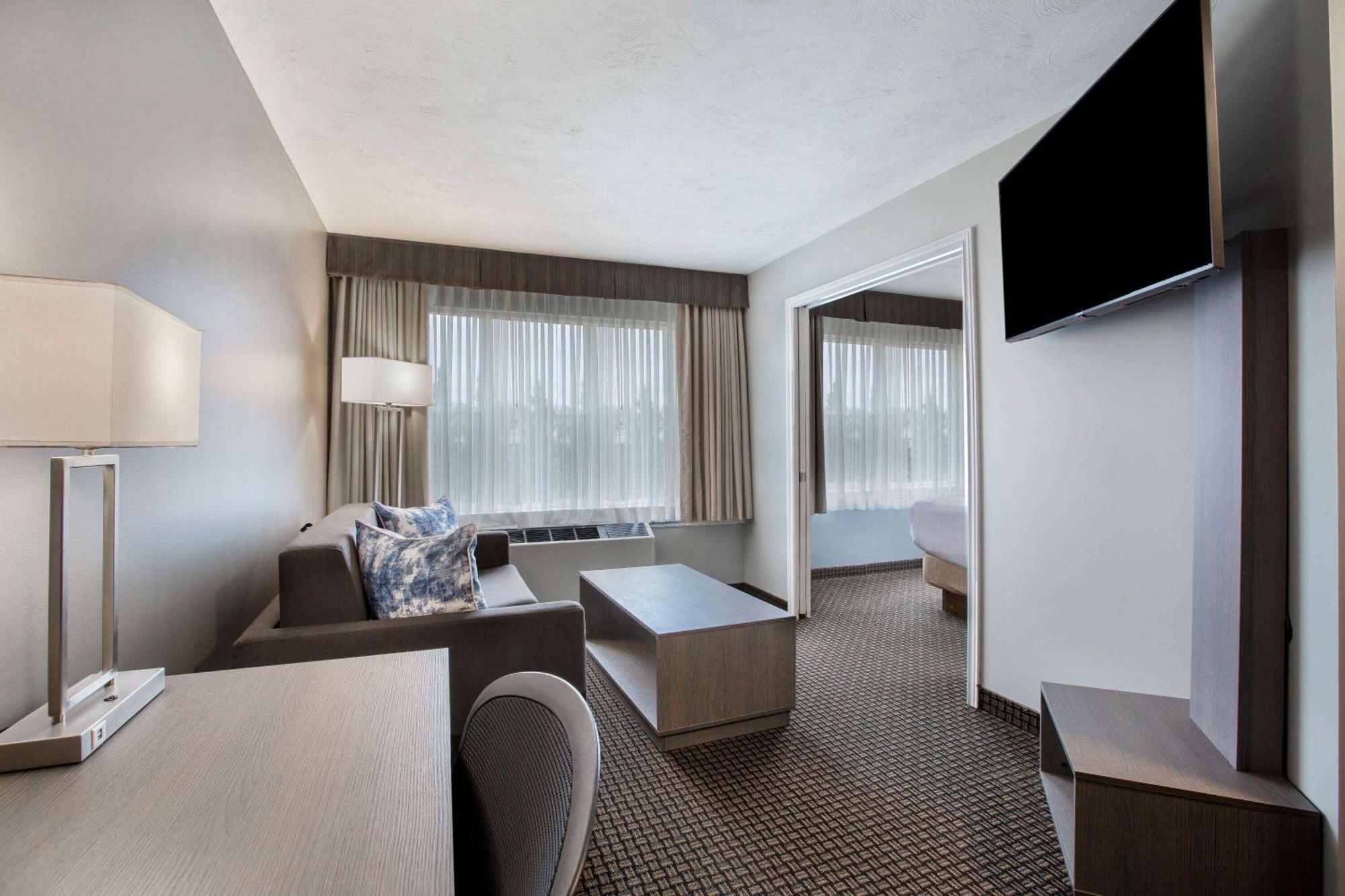 Days Inn & Suites By Wyndham Moncton Dış mekan fotoğraf