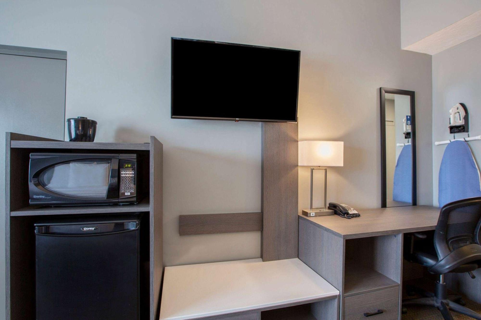 Days Inn & Suites By Wyndham Moncton Dış mekan fotoğraf