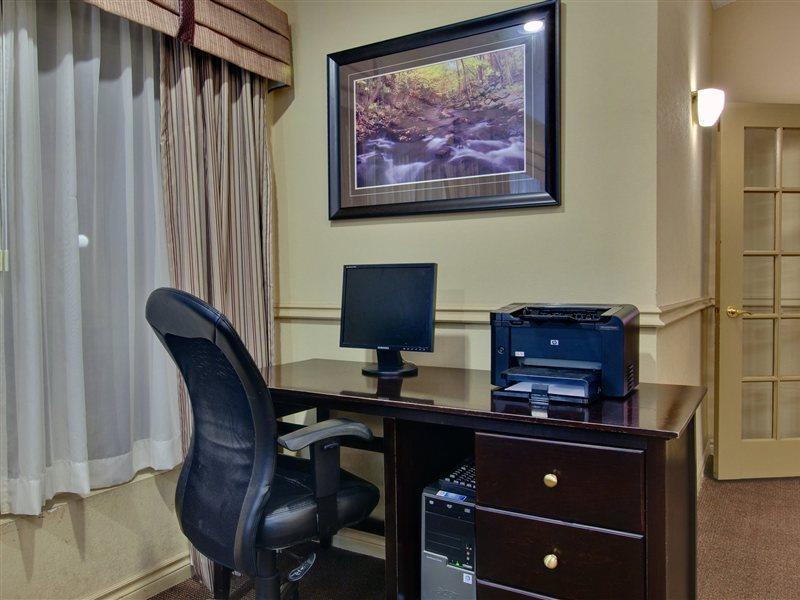 Days Inn & Suites By Wyndham Moncton Dış mekan fotoğraf
